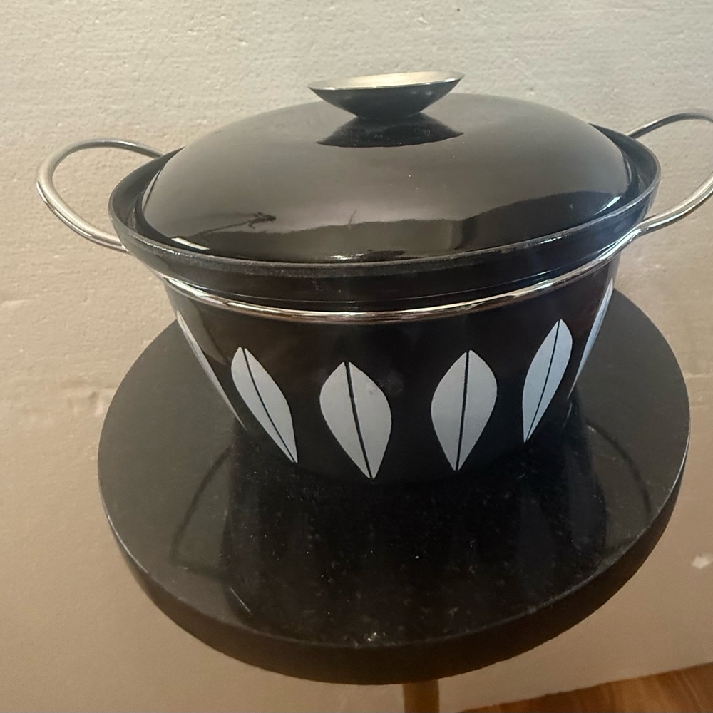 Cathrine Holm Vintage Black and White Pot.